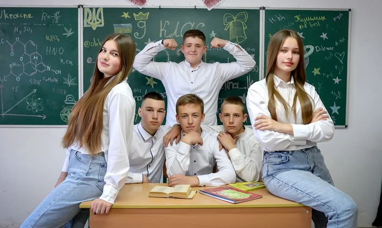 Pomiędzy miłością a zdradą: Historia matki, brata i moje utraconej rodziny (opowiedziana przez Dariusza)