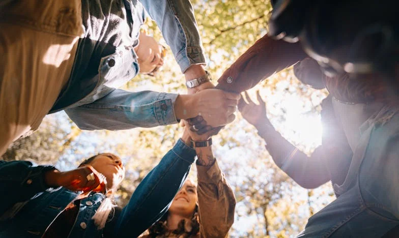 Hazatérés árnyékában: Egy testvér visszatérése és a család széthullása