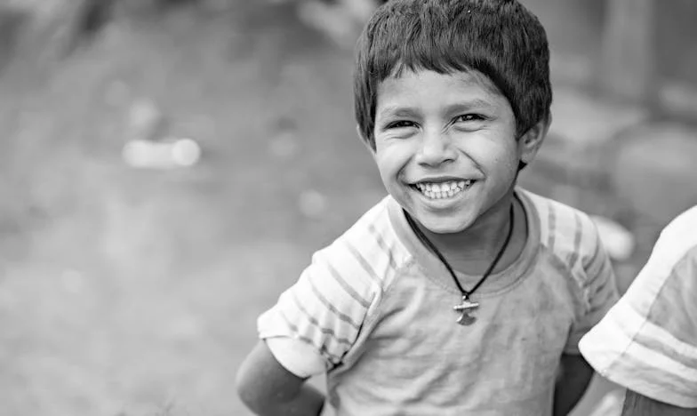 Bocsánatkérés a Színpadon: Egy Barátság Törékeny Határai