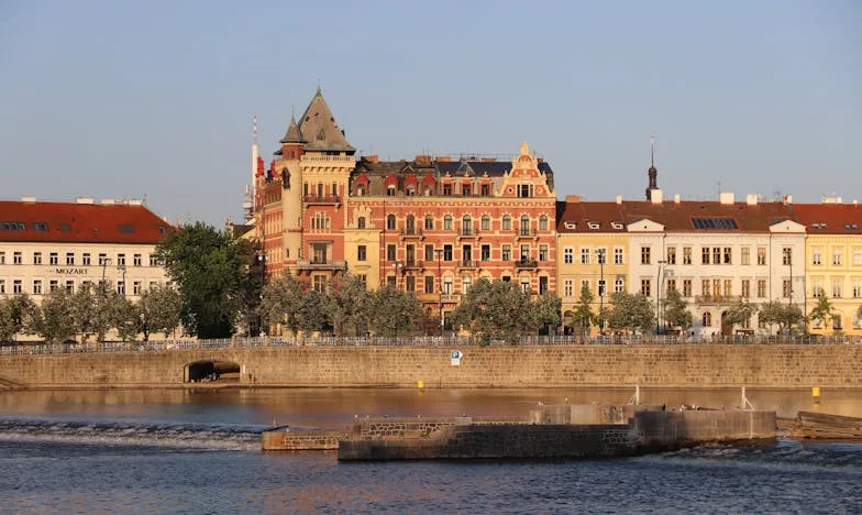 „Csak csendben, hogy anya újra ne szeressen kevésbé” – Egy anya vallomása