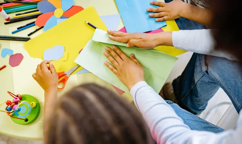 Egy könnycsepp a játszótéren – Amikor az empátia falakat bont le