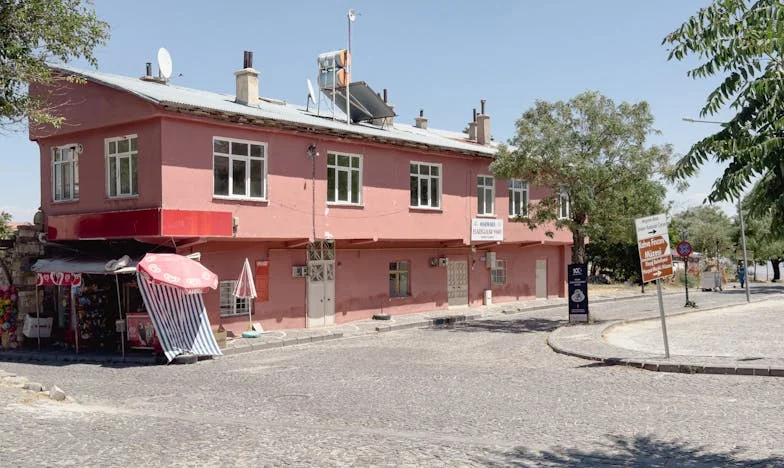 „Kata, te tényleg azt hiszed, hogy ezt egyedül kell végigcsinálnod?” – Egy nagybácsi és unokahúga közötti csendes harc a családért