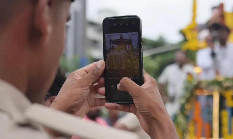 Macskakávézó vagy Biztonságos Jövő? – Egy házasság próbája a váratlan örökség árnyékában