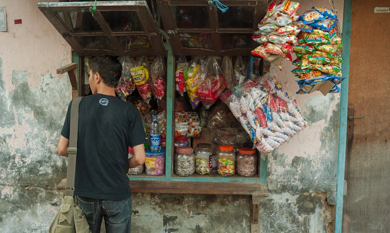 Pelenka a hátizsákban – amikor az anyai ösztön mindent megváltoztat