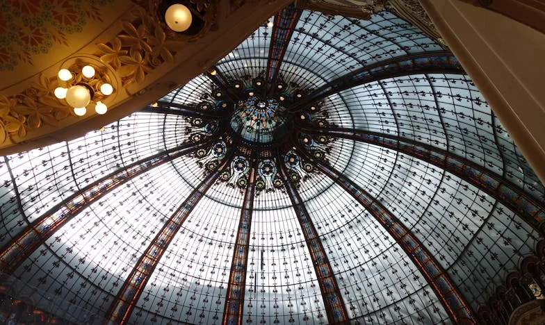 Anyósom árnyékában: Egy budapesti panel négy fala között