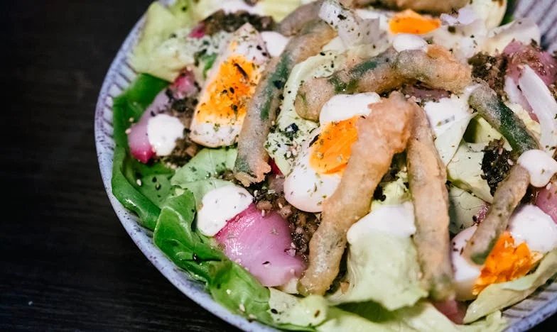 "Falusi vagy?" – Egy vidéki lány harca a gyökereivel Budapesten