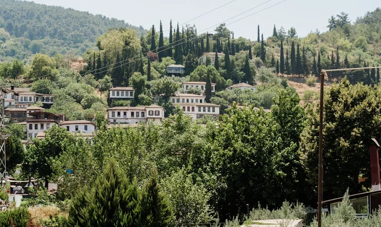 Minden alkalommal, amikor a vejem hazajön, el kell tűnnöm – Egy anyós vallomása