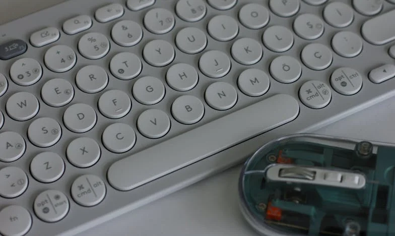 Amikor a telefon csörög, és fáj: Egy anya története Szegedről és eltávolodott lányáról