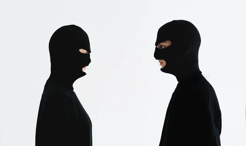 „Bocsáss meg, Marika. Másra vártam. Kérlek, ne haragudj.” – Egyedül az ablak mögött