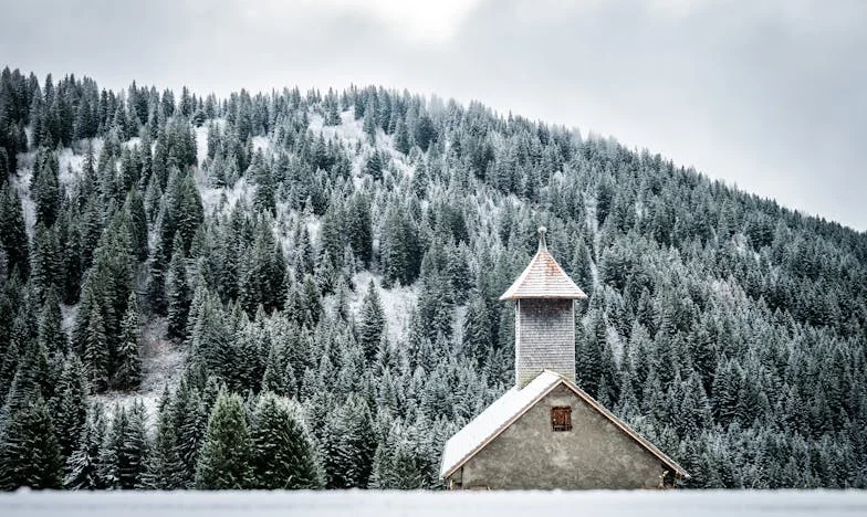 Törött tükörképek: Tizenkét év hazugság