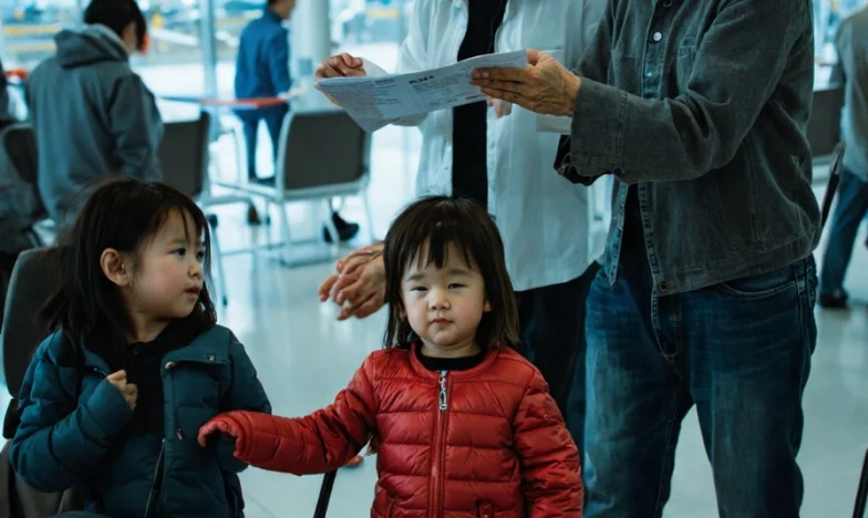 Első osztályon anyámmal, hátul a családdal – Egy magyar anya útja az önbecsülésig