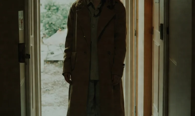 Nem jókor jött szerelem – Egy magyar lány története a gondoskodás és önfeláldozás árnyékában