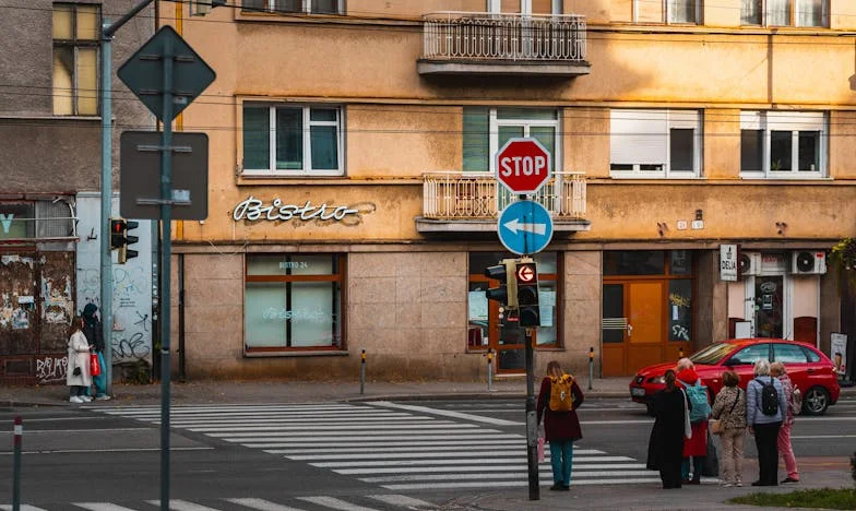 „Takarodj innen!” – Hogyan szabadultam meg az anyósomtól, és kezdtem új életet (Júlia története Szegedről)