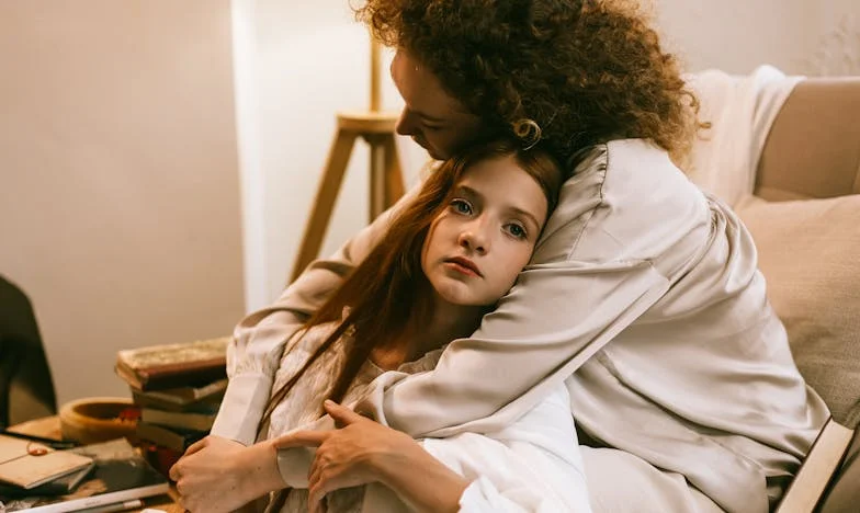 Zárt ajtók, nyitott sebek: Egy nő álmai és egy család széthullása