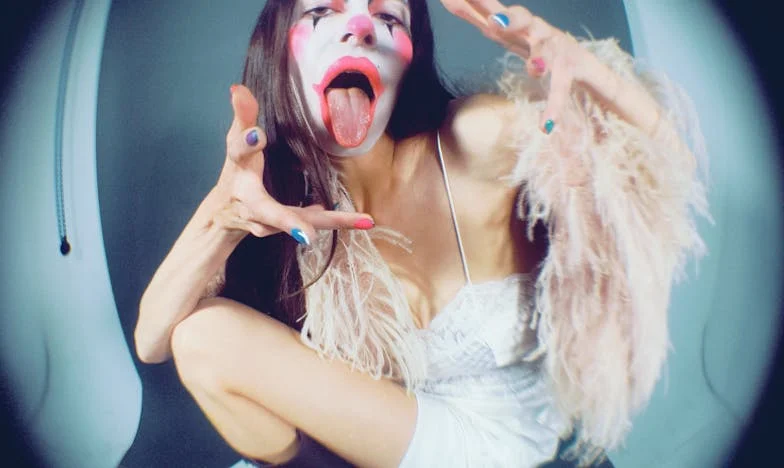 A múlt árnyéka fojtogatja az álmainkat – Egy mozaikcsalád harca a boldogságért