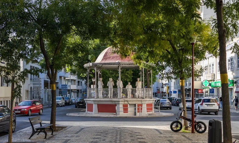 „Anyu, ti csak élvezed az életet, miközben mi fuldoklunk” – Egy magyar nyugdíjas lelkiismeretfurdalása