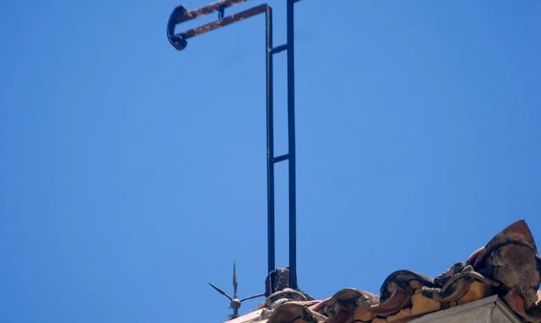 Imádság a romok felett: Egy magyar anya küzdelme a családjáért