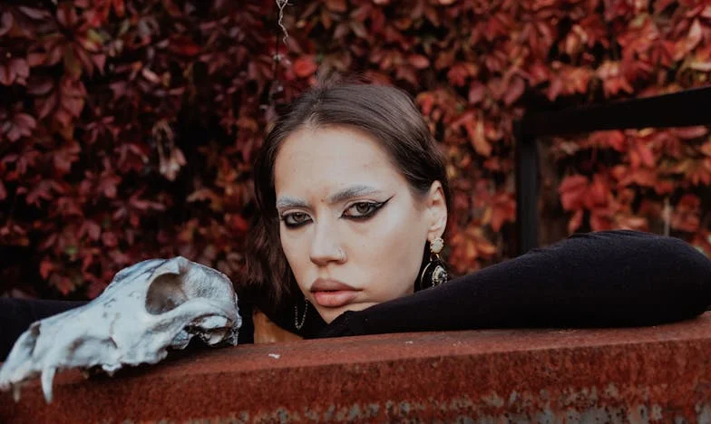 Két tűz között: Egy mozaikcsalád mindennapi harcai