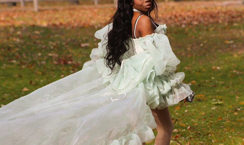 Két világ között: Megbocsáthatok-e a férjem szüleinek, miután kiderült az igazság?