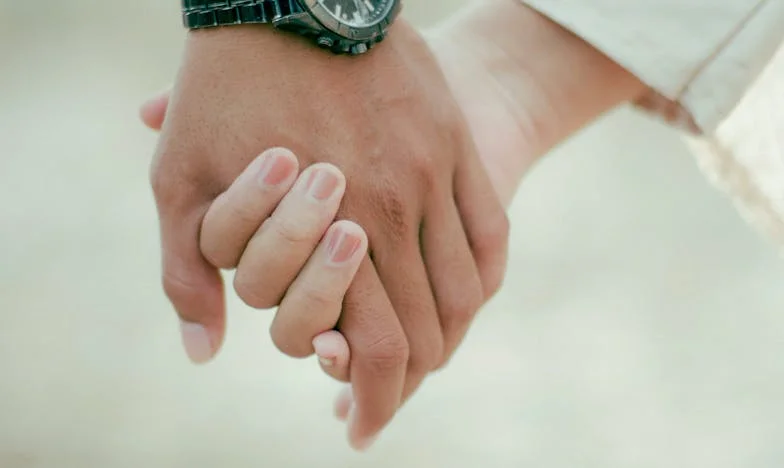 Láthatatlan Falak: Egy Panelházban Raboskodó Lelkem