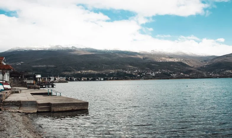 Amikor a hároméves Marci kinyitotta a rendőröknek az ajtót: Egy magyar család menekülése a pokolból