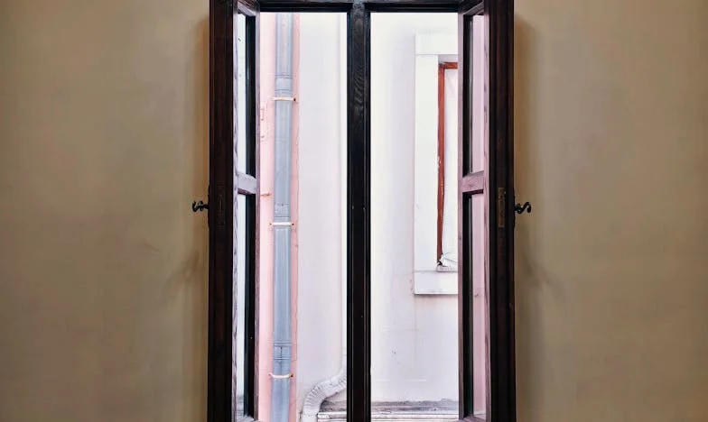 Az örökség árnyékában: Egy testvérharc története