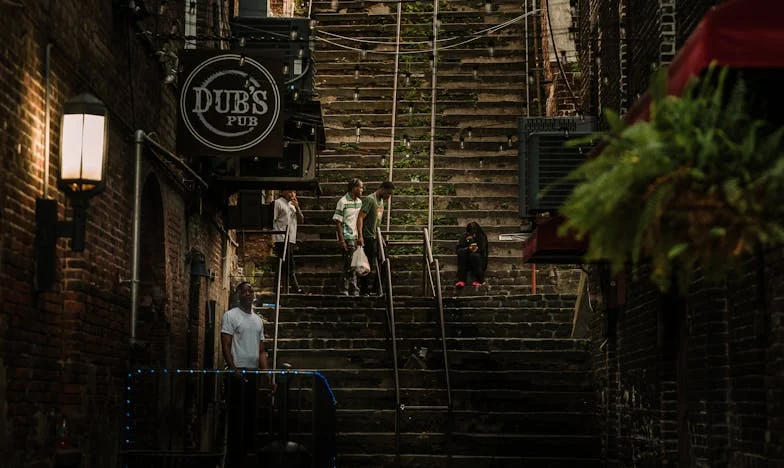 Összetört bizalom: Egy magyar család árulásának története