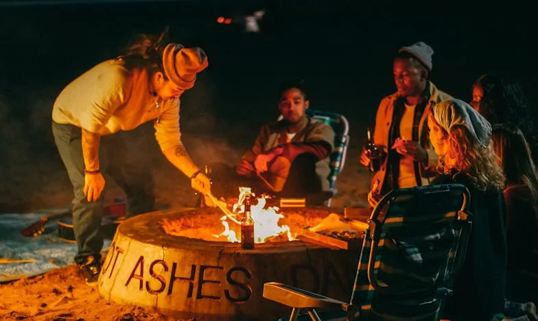 „Anya, ő az én lányom”: A fiam az ajtóban állt egy takaróba csavart kisbabával