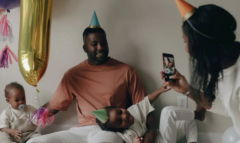 „Azt hittem, tökéletes vejem van” – Amíg pénzt nem kért a gyerekvigyázásért