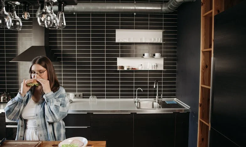 Meg tudok bocsátani a férjemnek a megcsalásért? A családom nyomása alatt őrlődöm…