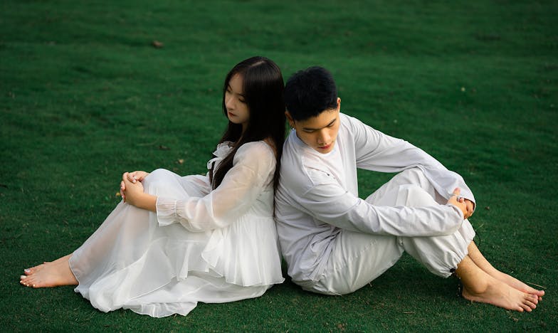 A férjem titka: amikor az anyósomhoz vándorolt a fizetés fele – Vajon lehet újra bízni egy ilyen hazugság után?