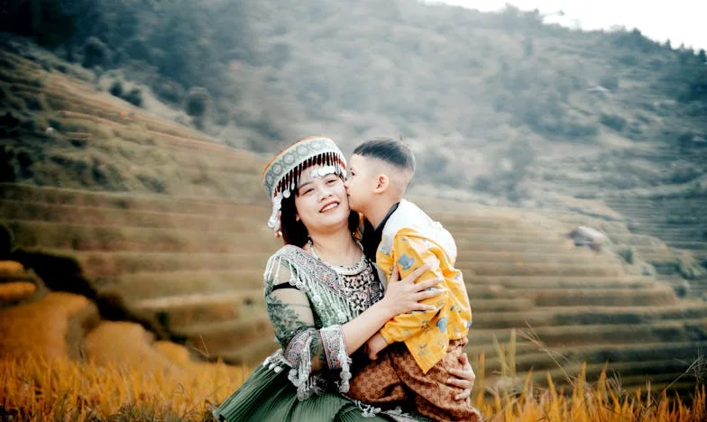 Egy hónap a fiaméknál: amikor a család összetart vagy széthullik