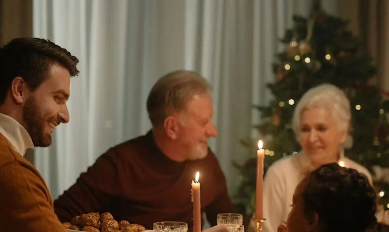 De jongen die werd uitgelachen, tot zijn vader in de deuropening stond