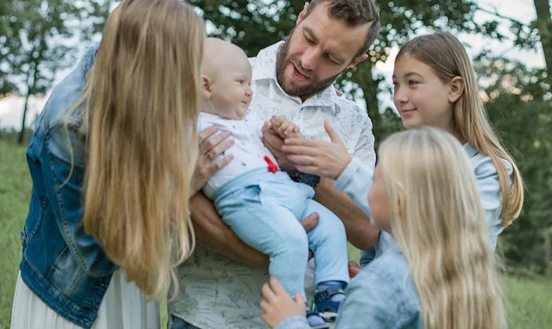 Veertig jaar onder vleugels: hoe een doorweekte kitten mijn leven op zijn kop zette