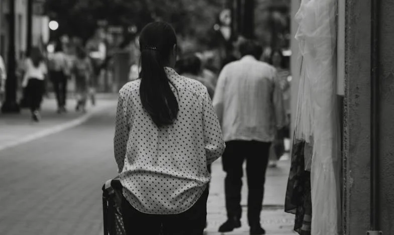 Mijn broer liet me zijn levensspaargeld na en verdween: Moet ik het zijn vrouw vertellen?