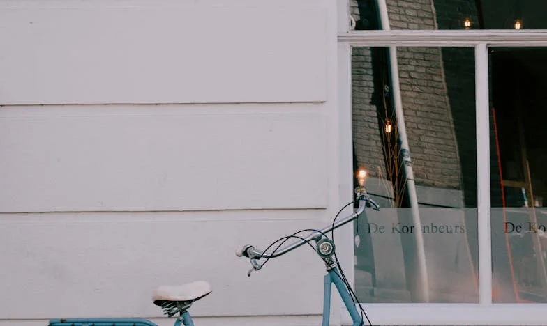 De Weg naar Geluk: Een Levenstweestrijd in Antwerpen