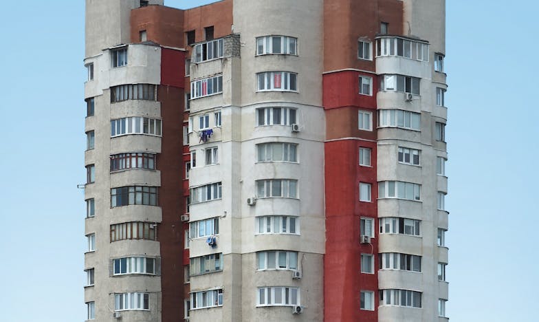 Tussen Vier Muren: Wanneer Familie een Risico Wordt