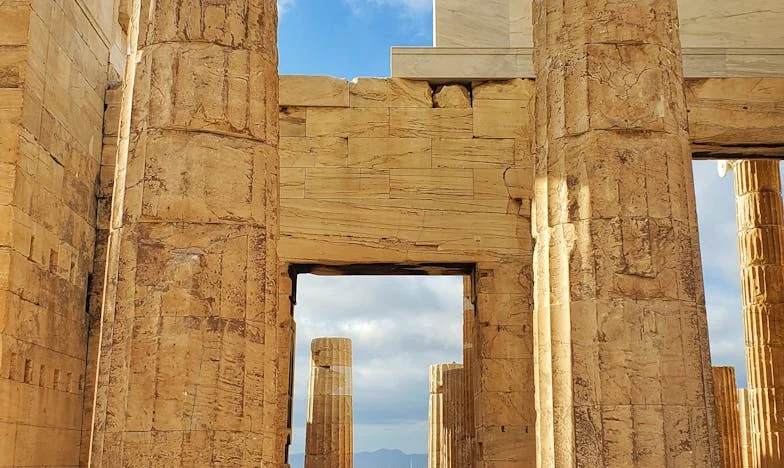 Zilveren Bence – Zegen of vloek? Een moeder vecht voor de aanvaarding van haar zoon in familie en samenleving