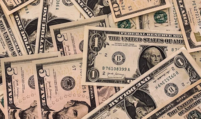 Mijn schoondochter veranderde ons huis in een fuif, en mijn zoon zwijgt – ziet hij echt niet wat er gebeurt?