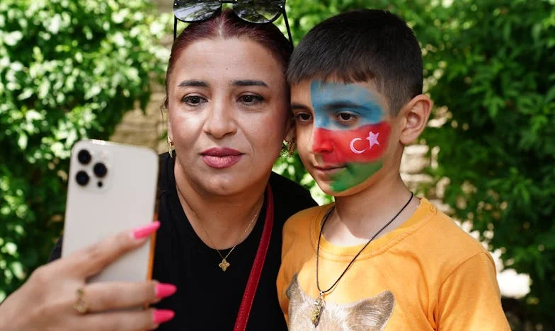 „Mami, tohle je moje dcera“: Syn stál ve dveřích s novorozencem v náručí a já nevěděla, co dělat
