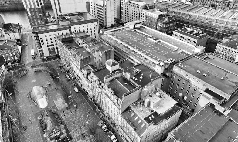 Mezi dvěma světy: Vánoce, které změnily všechno