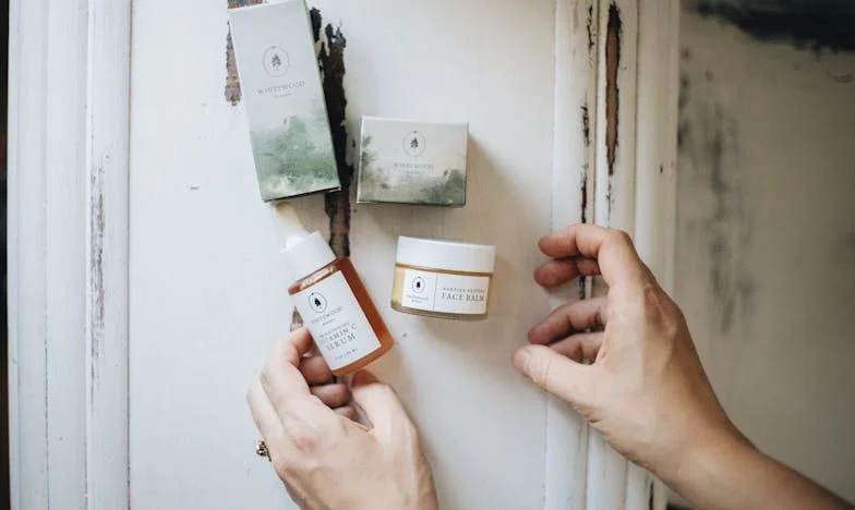 Ve stínu oběda: Když důvěra bolí víc než peníze