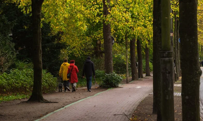 Porod, který roztrhl naši rodinu: Mezi matkou, tchyní a hranicemi, které už nejde vzít zpět