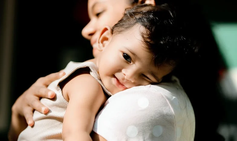 Máma mi odmítá hlídat děti, ale já musím živit rodinu: Příběh Aleny z Ostravy