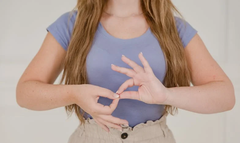 Manžel mě nutí vyhodit vlastní mámu z domu: „Společné bydlení s tvojí mámou už dál nejde“