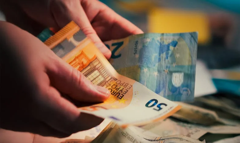 Můj syn mi řekl, že na mě o Vánocích nečeká. Zrušila jsem mu platbu na hypotéku… Příběh o tom, jak jedno slovo změnilo celý můj život.