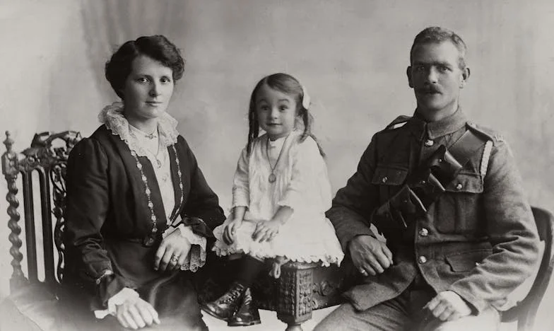 „Prosím, už mi neubližuj… Už takhle to bolí!” – Tajemství české rodiny v letní vile u Máchova jezera, kde se během jediné noci všechno rozpadne