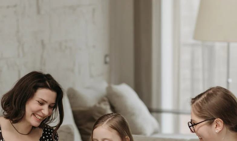 Sedm let jsem pečovala o svou ochrnutou dceru. Při poslední kontrole mi lékař v šoku zašeptal: „Dnes v noci v tom domě nespěte.“