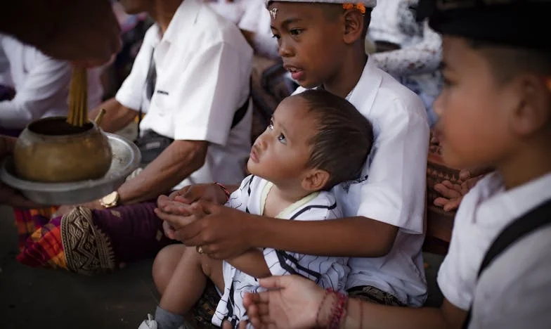 Když mi manžel přivedl domů svého sedmiletého syna: Jak jsem hledala sílu v modlitbě a víře