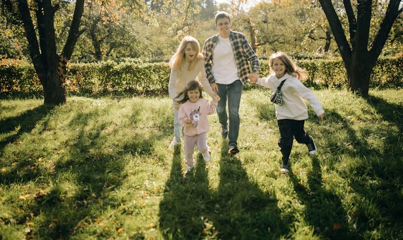 Když se domov promění v bojiště: Noc, kdy můj manžel vyhodil moji matku z jejího vlastního bytu